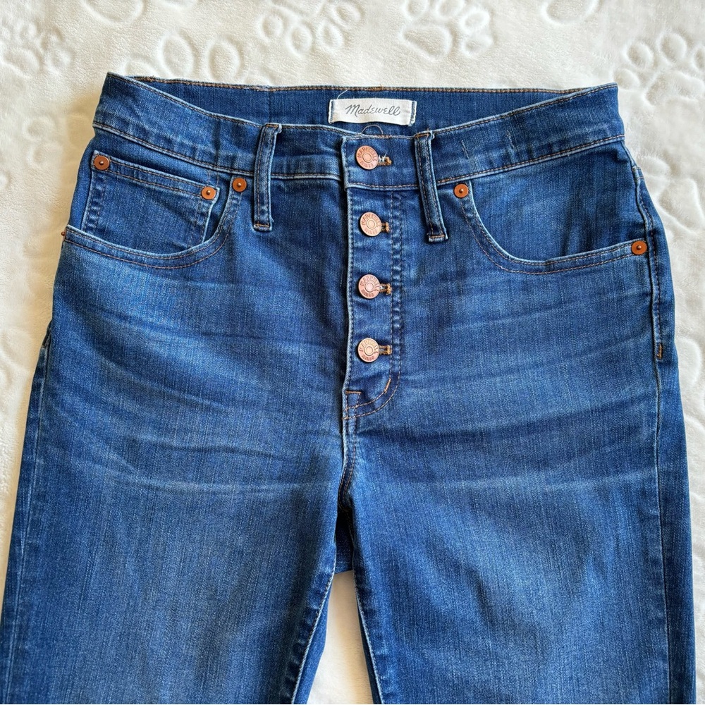 Madewell Cali Demi-Boot Jeans in Daly Wash: Button-Front Edition - Picture 7 of 12
